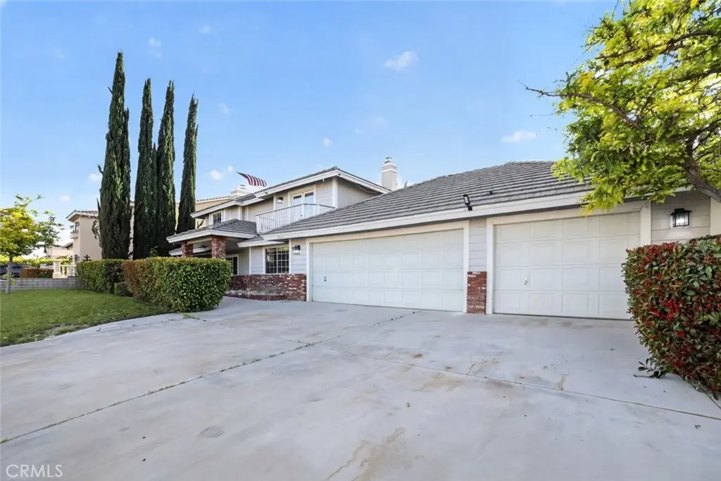 Single Family Residence for sale at 13610 Hidden Valley Road, Victorville, CA featuring 6 beds and 3 baths