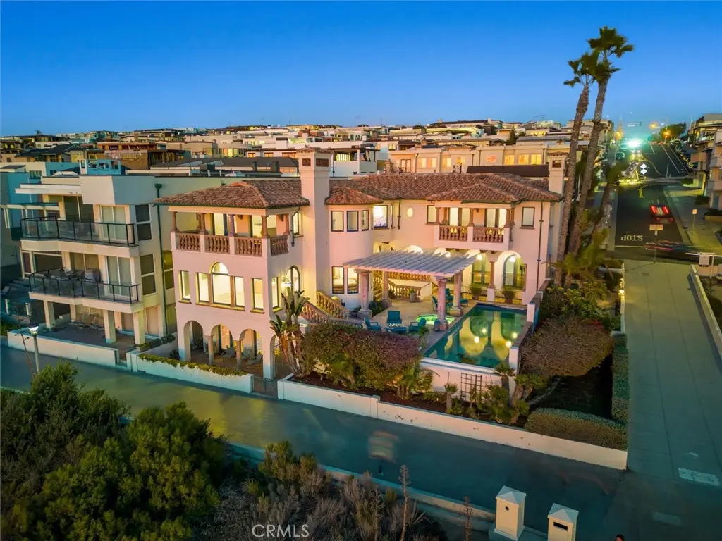 Residential Lease for rent at 1500 The Strand, Manhattan Beach, Los Angeles County, CA featuring 6 beds and 9 baths