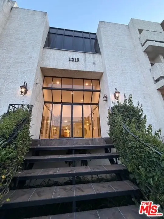 Residential Lease for rent at 1215 Brockton Avenue 106, Los Angeles, Los Angeles County, CA featuring 2 beds and 2 baths