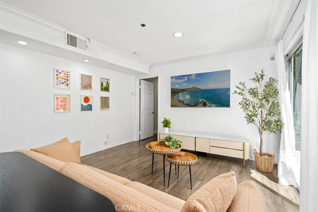 Condominium for sale at 116 S Croft 102, Los Angeles, CA featuring 2 beds and 2 baths