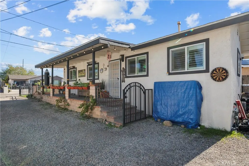 318 Sycamore Street, Santa Paula, CA — listing photo 1