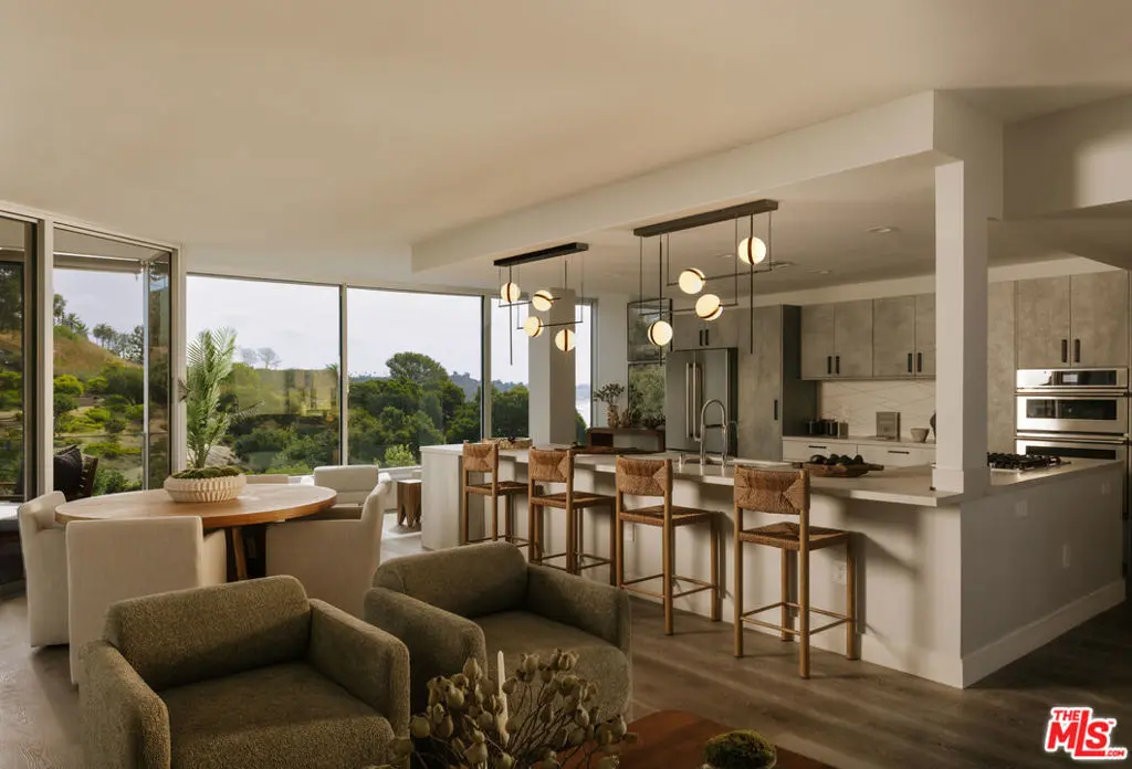 17352 W Sunset Boulevard 1, Pacific Palisades, CA — listing photo 1
