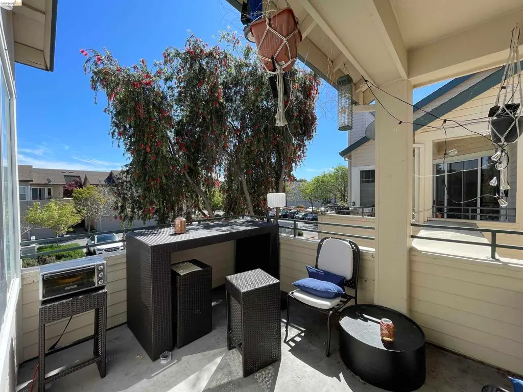 Townhouse for rent at 2507 Baywood Way, Richmond, CA featuring 2 beds and 2 baths