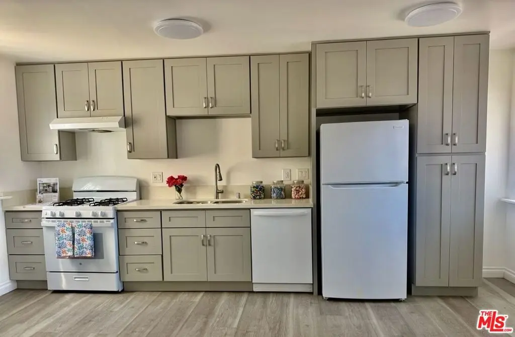 740 N Hill Place 1, Los Angeles, CA — listing photo 1