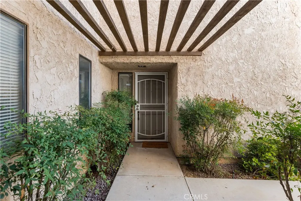 422 W Avenue J5 32, Lancaster, CA — listing photo 1