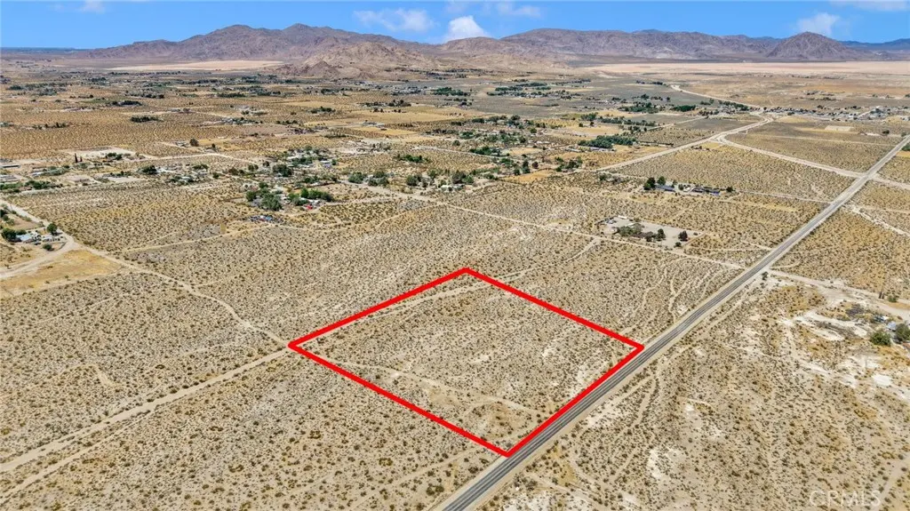 4501725 Crystal Creek, Lucerne Valley, CA — listing photo 1