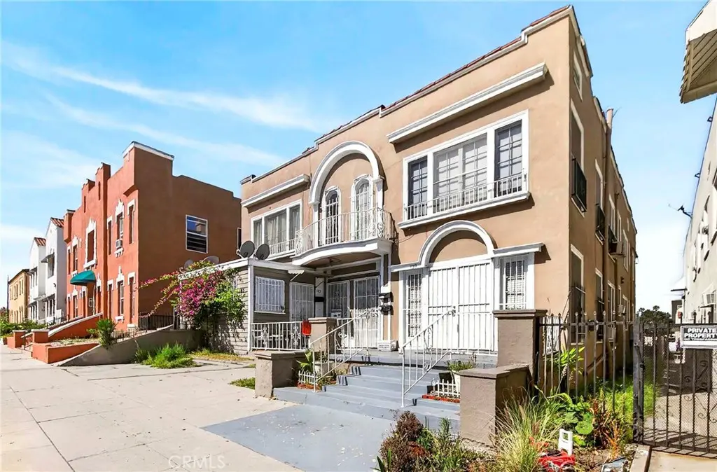 Quadruplex for sale at 139 S Manhattan, Los Angeles, CA
