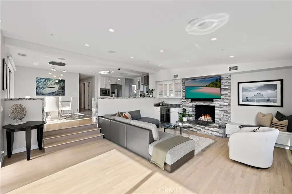 Residential Lease for rent at 166 Fairview, Laguna Beach, Orange County, CA featuring 3 beds and 3 baths