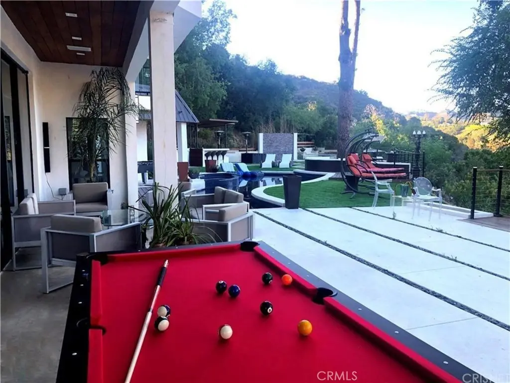 Residential Lease for rent at 9987 Reevesbury, Beverly Hills, Los Angeles County, CA featuring 4 beds and 5 baths