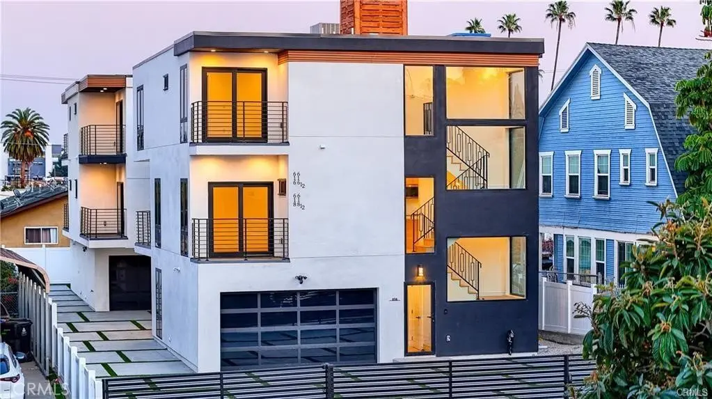 Residential Lease for rent at 618 N Mariposa Avenue 1/2, Los Angeles, Los Angeles County, CA featuring 3 beds and 4 baths
