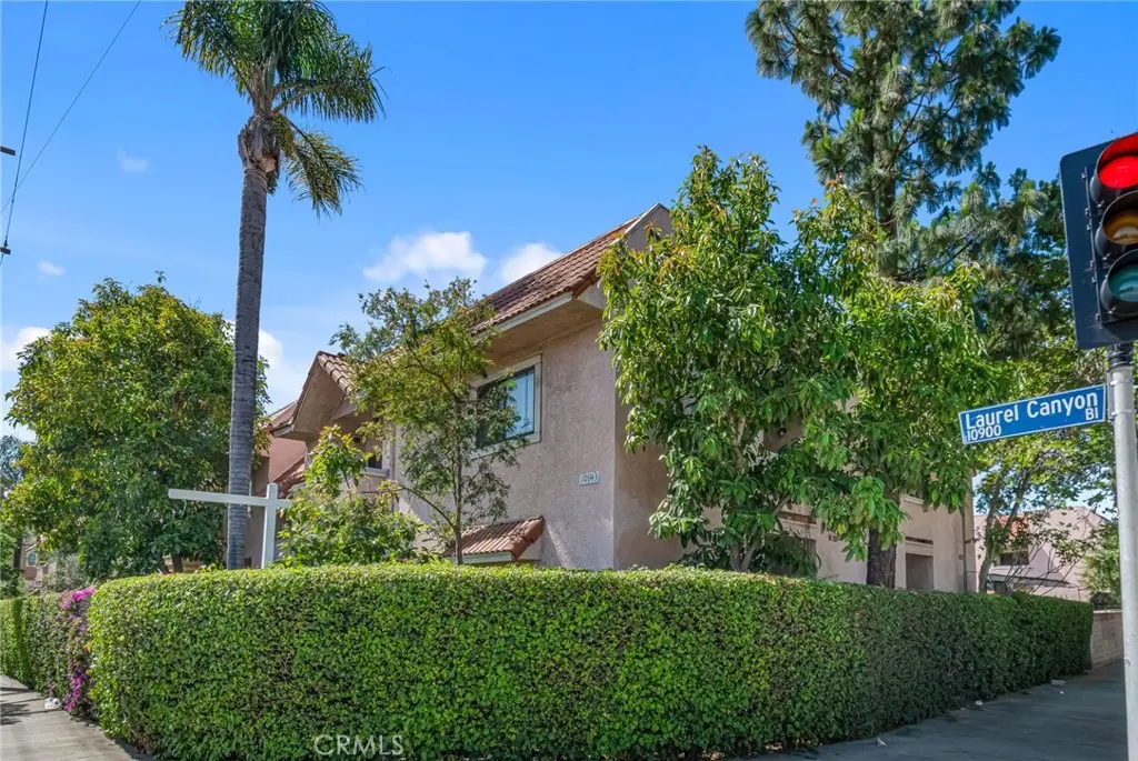 10943 Laurel Canyon B9, San Fernando, CA — listing photo 1