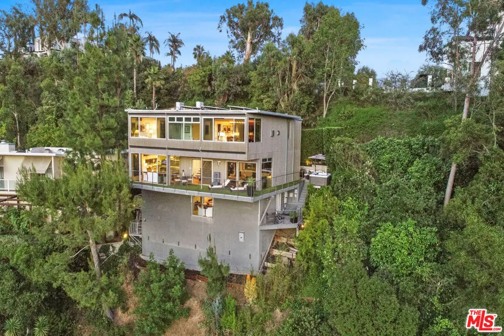 Residential Lease for rent at 9416 Beverly Crest Drive, Beverly Hills, Los Angeles County, CA featuring 5 beds and 4 baths