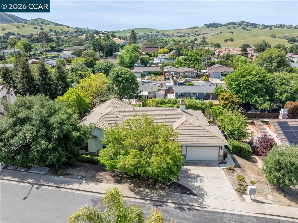 Single Family Residence for sale at 5204 Skyler Ct, Concord, CA featuring 4 beds and 3 baths