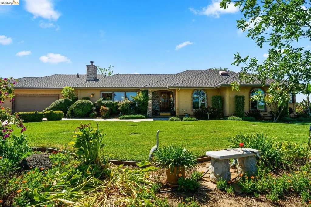 2445 Taylor Ln, Byron, CA — listing photo 1