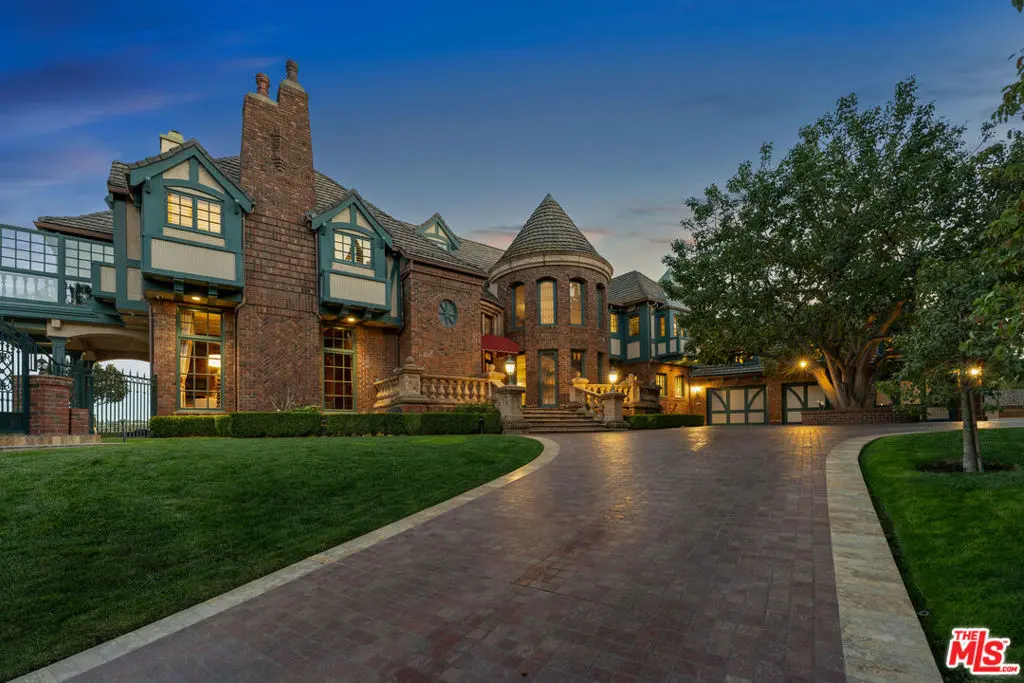 19000 Dorlon Drive, Tarzana, CA — listing photo 1