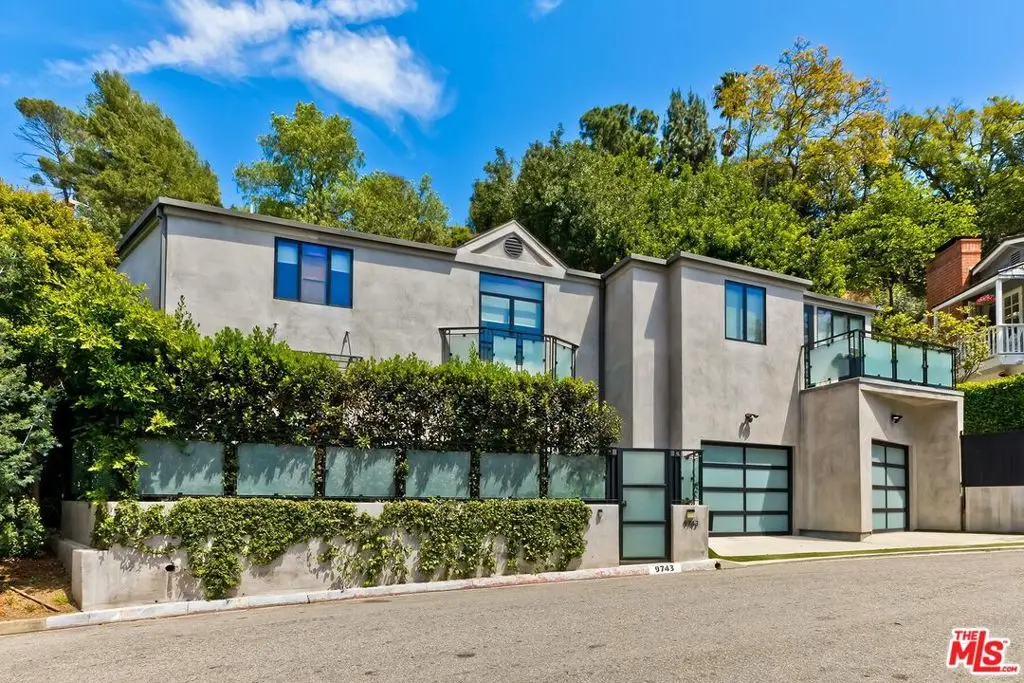 Single Family Residence for sale at 9743 Elderidge Drive, Beverly Hills, CA featuring 2 beds and 4 baths