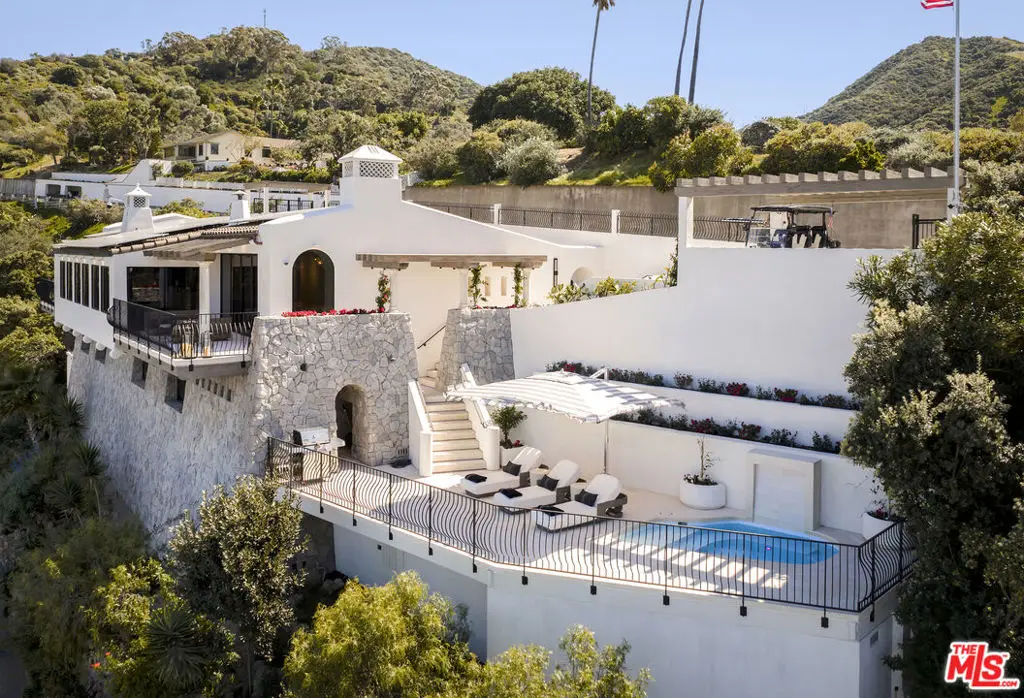 Residential Lease for rent at 335 Wrigley Road, Avalon, Los Angeles County, CA featuring 5 beds and 6 baths