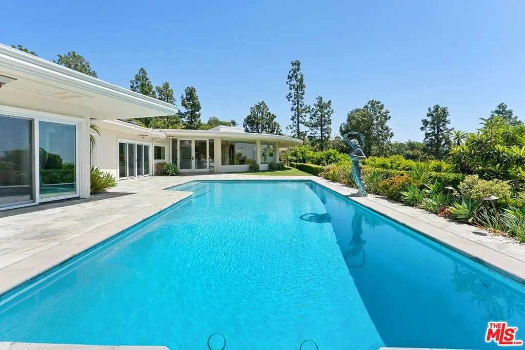 Single Family Residence for rent at 1725 Loma Vista Drive, Beverly Hills, CA featuring 5 beds and 6 baths