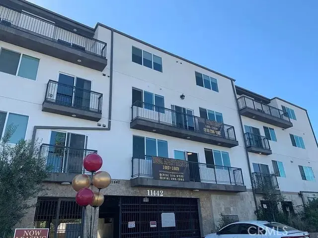 11442 Victory 403, North Hollywood, CA — listing photo 1