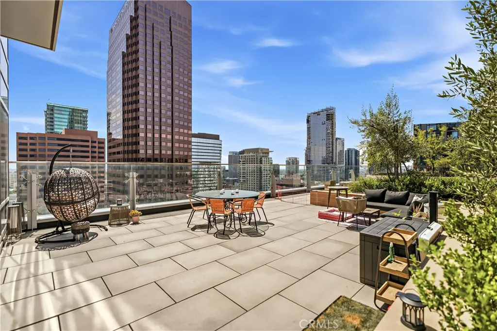Condominium for sale at 877 S Francisco 2503, Los Angeles, CA featuring 1 bed and 1 bath