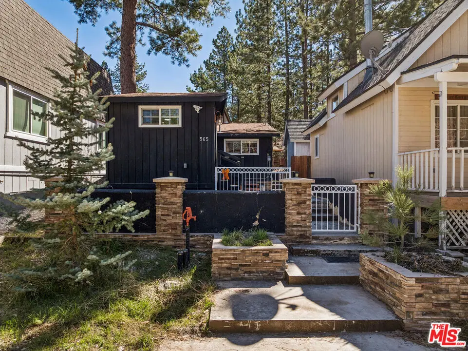 565 Lakewood Lane, Big Bear, CA — listing photo 1
