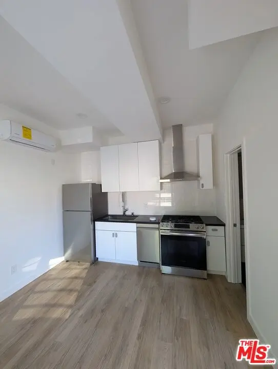Condominium for rent at 2626 Cloverfield Boulevard 12, Santa Monica, CA featuring 1 bed and 1 bath