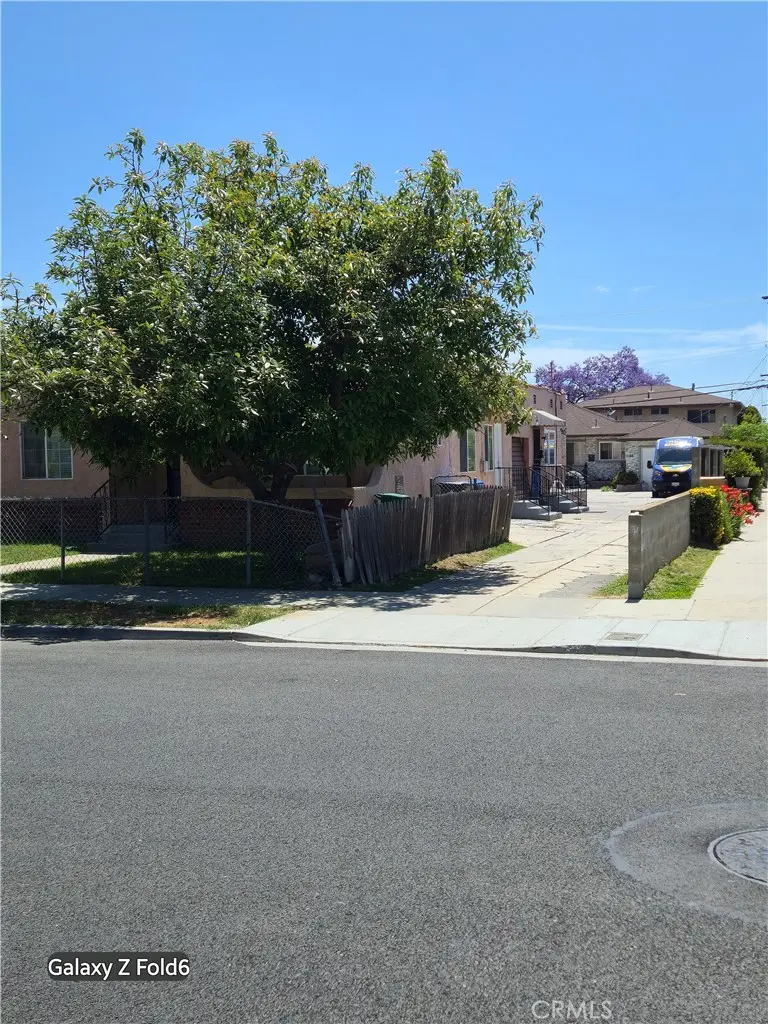 Triplex for sale at 42 W Mountain View, Long Beach, CA