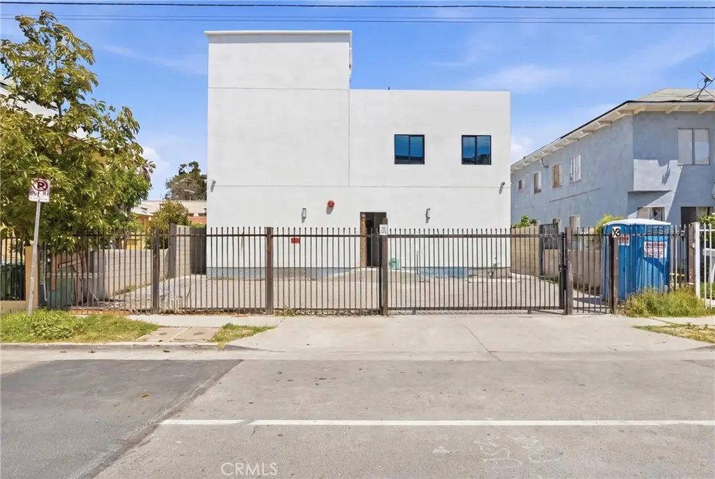 Apartment for sale at 1009 E 29th Street, Los Angeles, CA