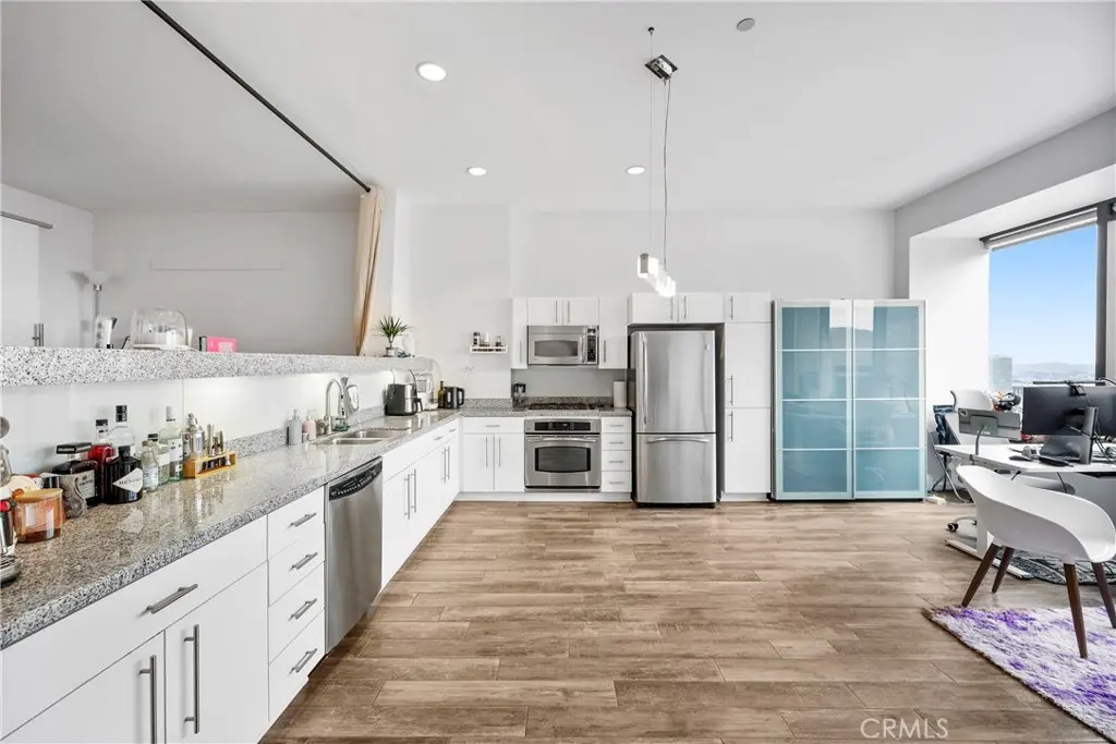 Condominium for rent at 1100 Wilshire Boulevard 2607, Los Angeles, CA featuring 1 bed and 1 bath