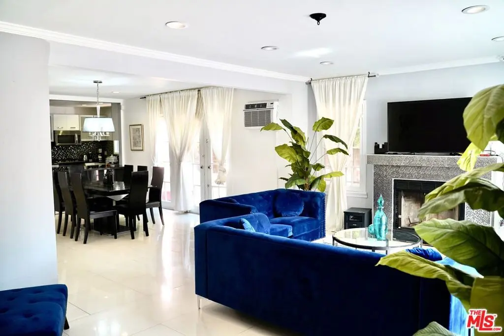 Residential Lease for rent at 137 S Rexford Drive 1, Beverly Hills, Los Angeles County, CA featuring 3 beds and 3 baths