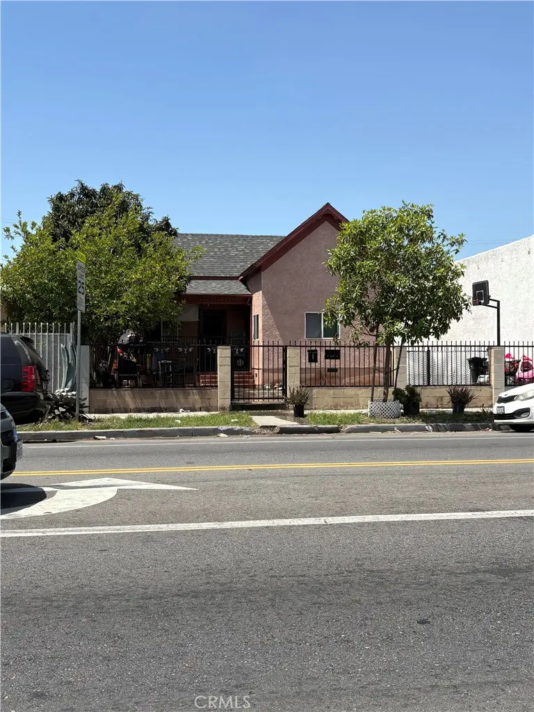 Duplex for sale at 7607 S San Pedro, Los Angeles, CA featuring 4 beds and 3 baths