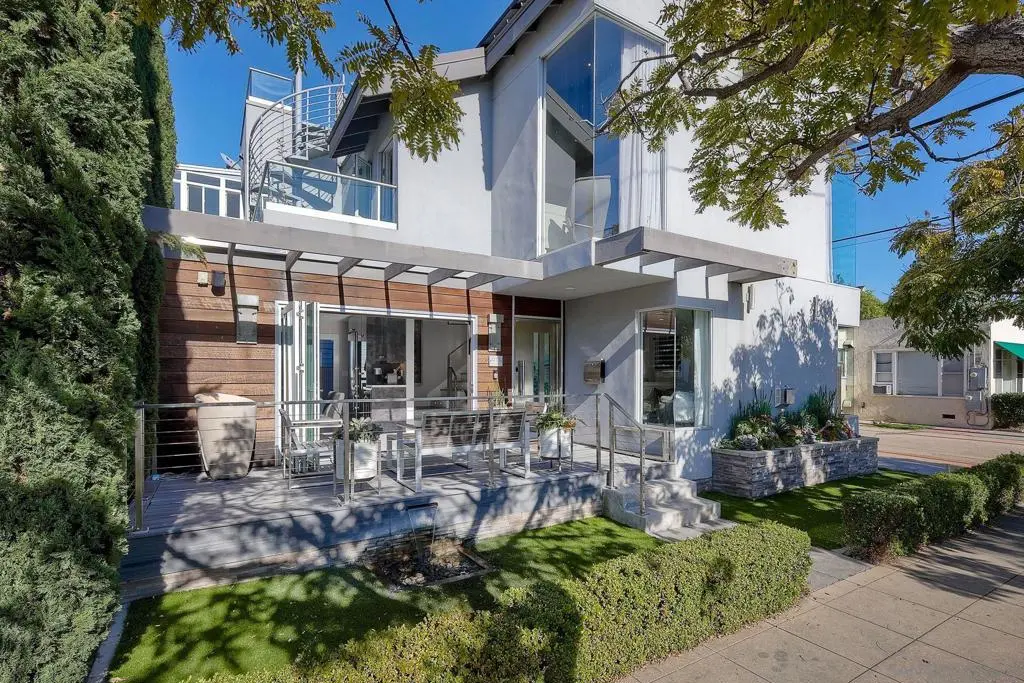 Single Family Residence for sale at 911 9Th St, Coronado, CA featuring 3 beds and 3 baths