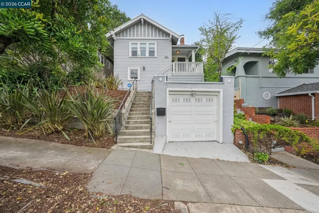 Single Family Residence for sale at 4411 Brookdale Ave, Oakland, CA featuring 2 beds and 1 bath