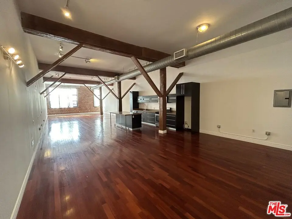 Residential Lease for rent at 652 Mateo Street 206, Los Angeles, Los Angeles County, CA and 1 bath