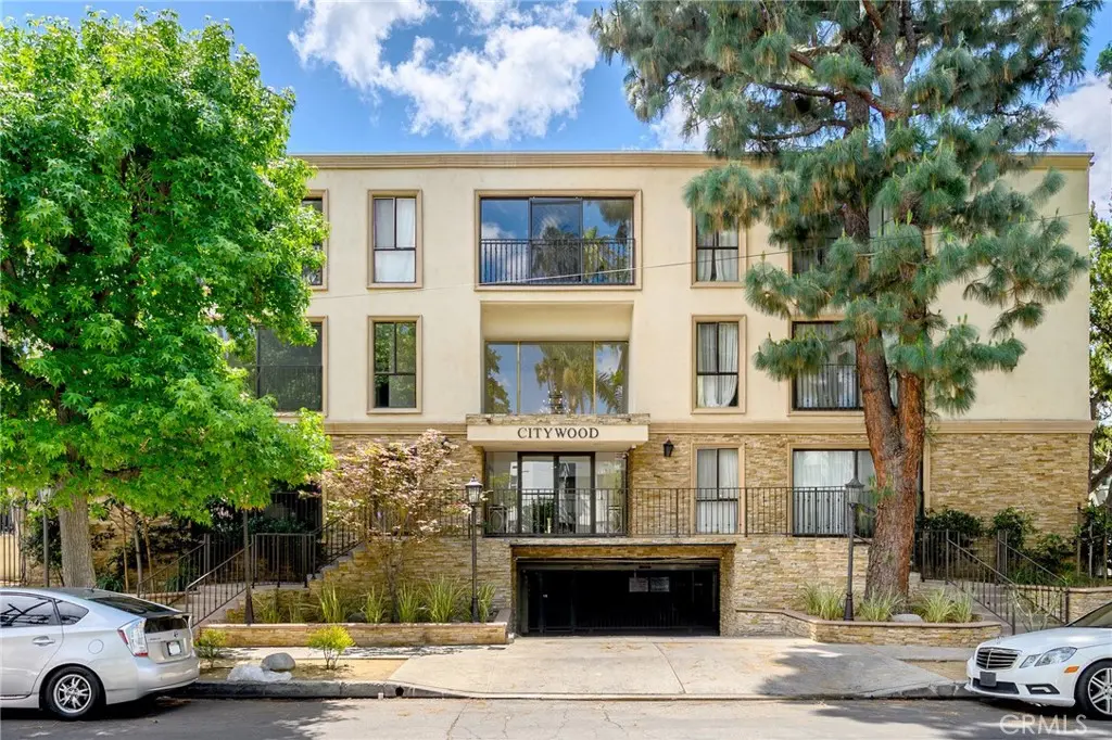 15344 Weddington Street 202, Van Nuys, CA — listing photo 1