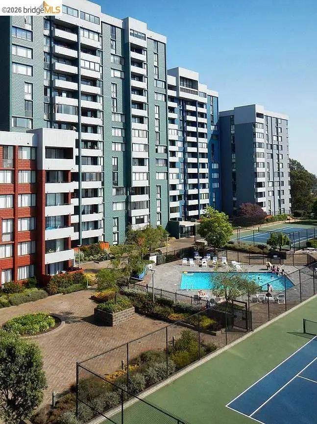 Condominium for sale at 555 Pierce St 1424, Albany, CA featuring 1 bed and 1 bath