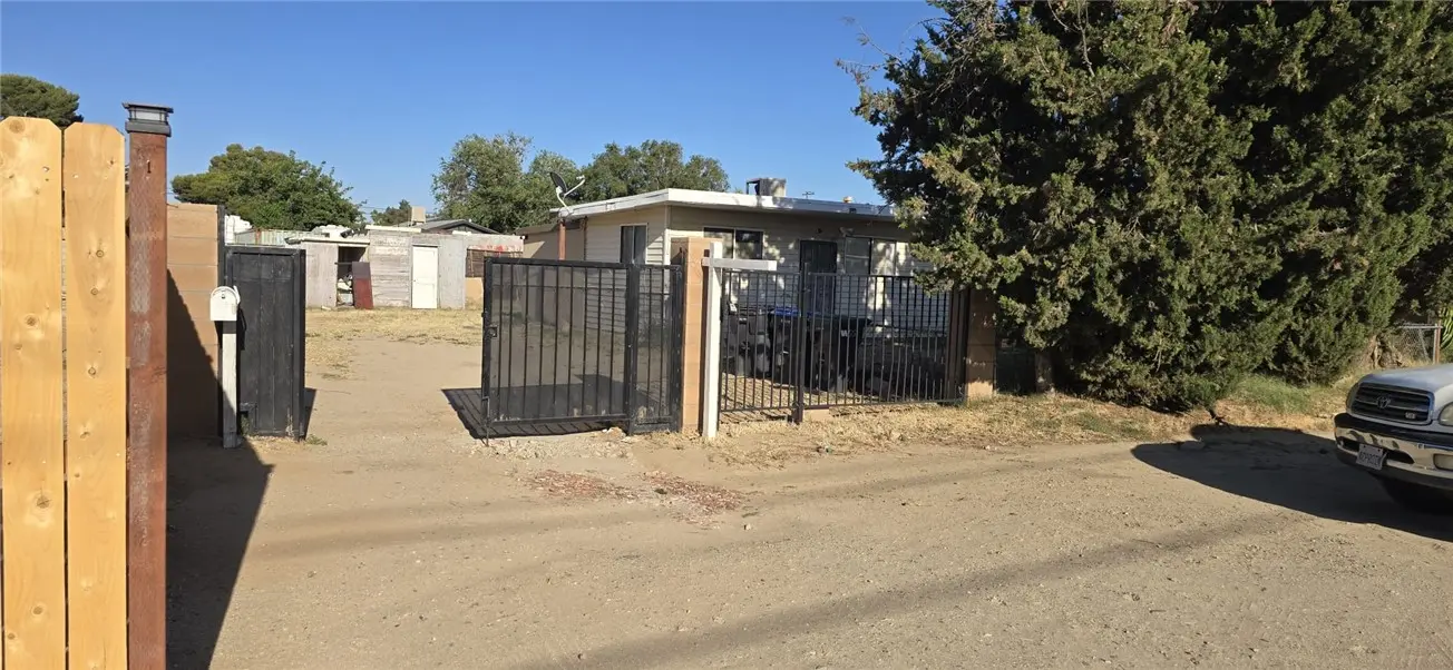 Single Family Residence for sale at 43310 Fairglen Road, Lancaster, CA featuring 2 beds and 1 bath