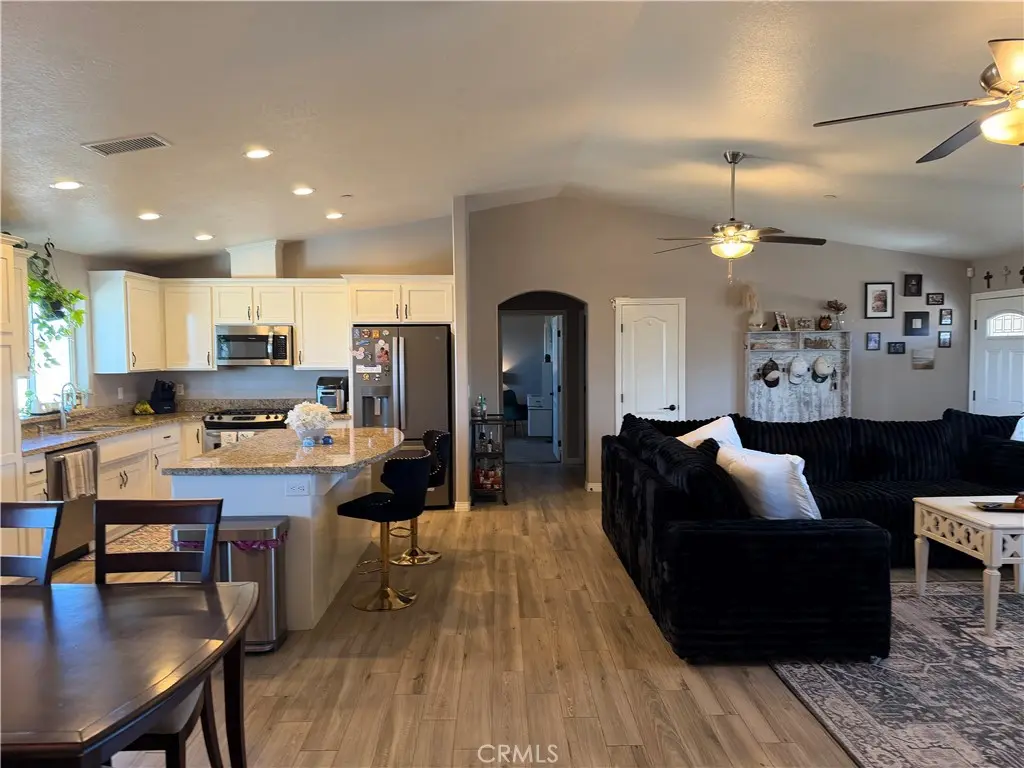 5824 White Fox Trl, Phelan, CA — listing photo 1