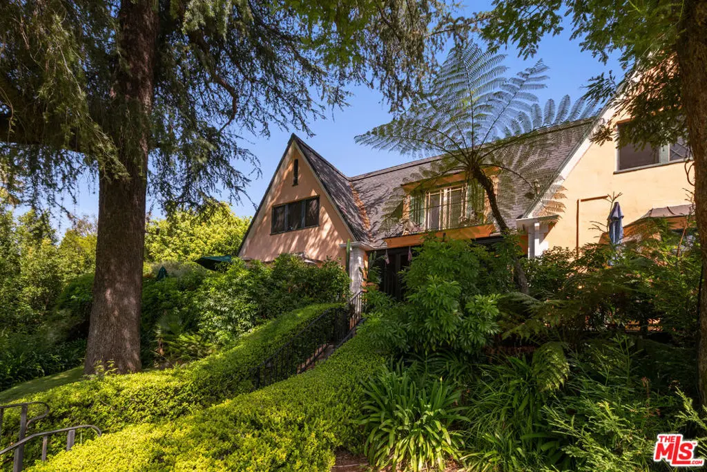 Residential Lease for rent at 1954 Hillcrest Road 3, Los Angeles, Los Angeles County, CA featuring 1 bed and 1 bath