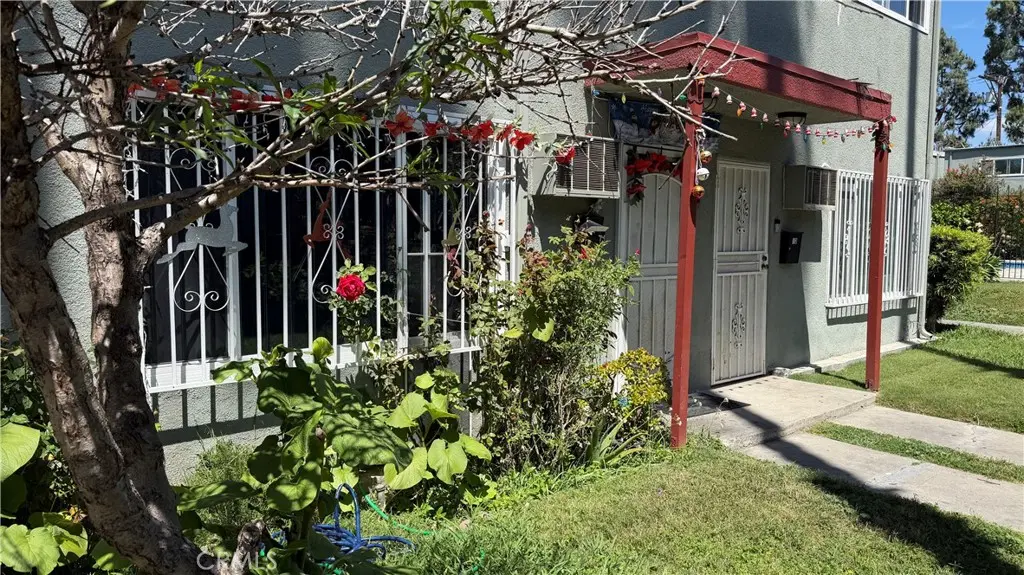 2101 S Pacific, Santa Ana, CA — listing photo 1
