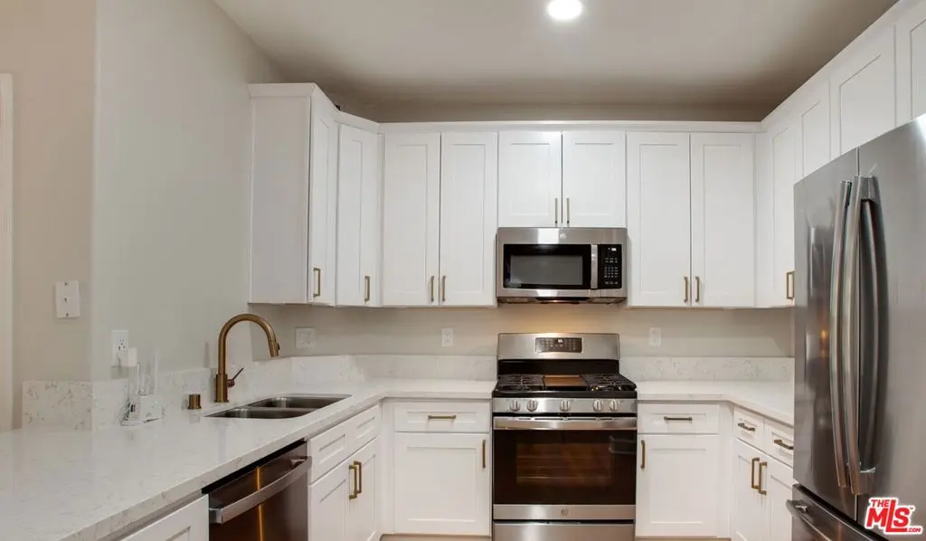 Residential Lease for rent at 348 S Hauser Boulevard 4-235, Los Angeles, Los Angeles County, CA featuring 2 beds and 2 baths