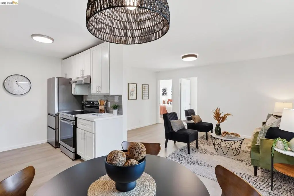 Condominium for sale at 3477 Boston Ave 4, Oakland, CA featuring 2 beds and 1 bath