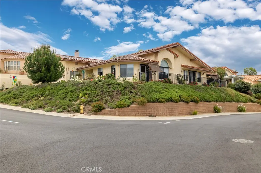 1113 Crescent Bend, Fallbrook, CA — listing photo 1