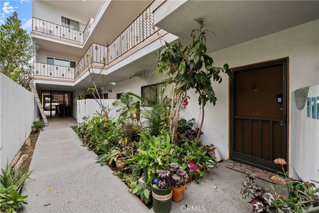 322 N Isabel, Glendale, CA — listing photo 1