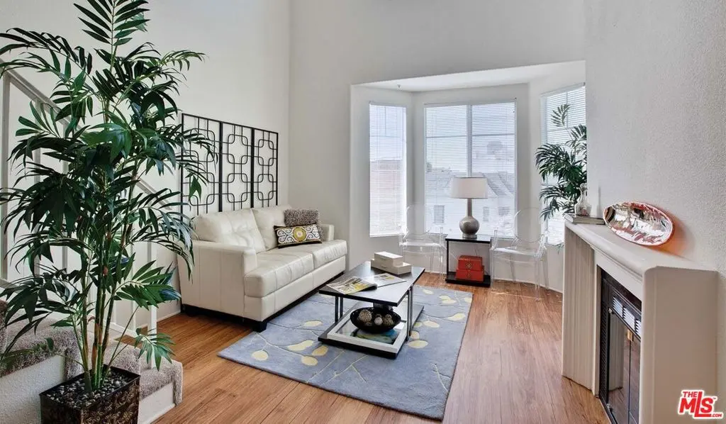 Residential Lease for rent at 5553 W 6th Street 2-405, Los Angeles, Los Angeles County, CA featuring 1 bed and 1 bath
