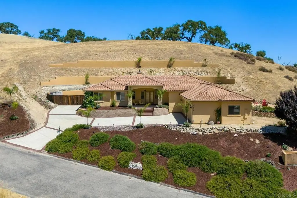 Single Family Residence for sale at 9805 steelhead rd, Paso Robles, CA featuring 4 beds and 3 baths