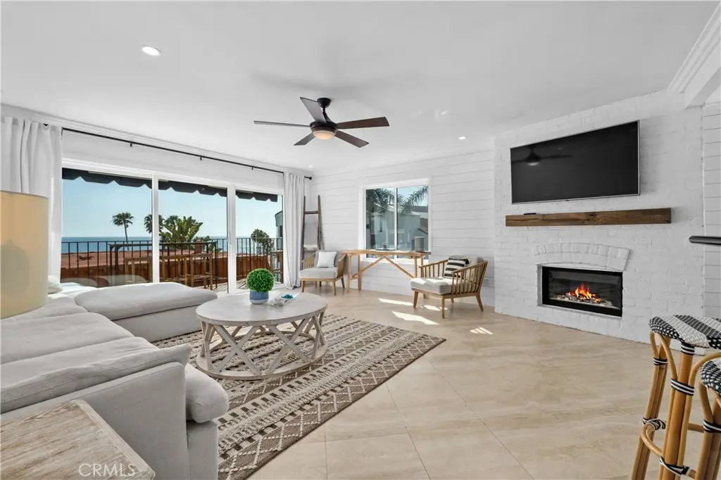 Condominium for rent at 515 Monterey R4, San Clemente, CA featuring 2 beds and 2 baths