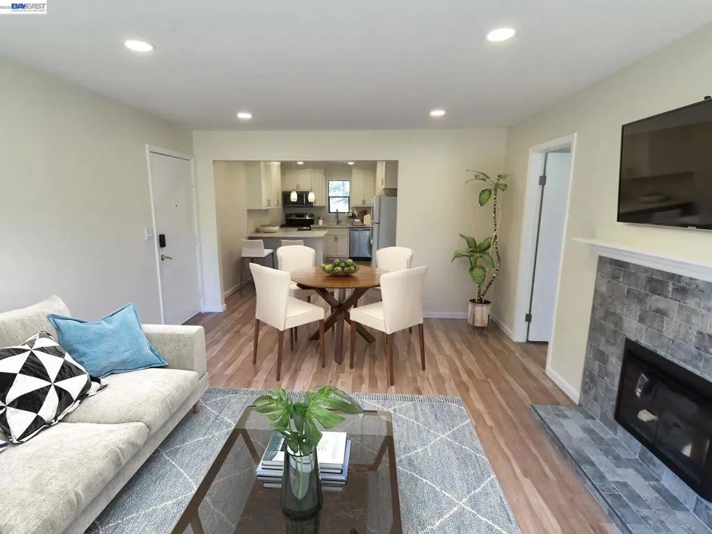 Condominium for sale at 395 Camelback Rd 2, Pleasant Hill, CA featuring 2 beds and 1 bath
