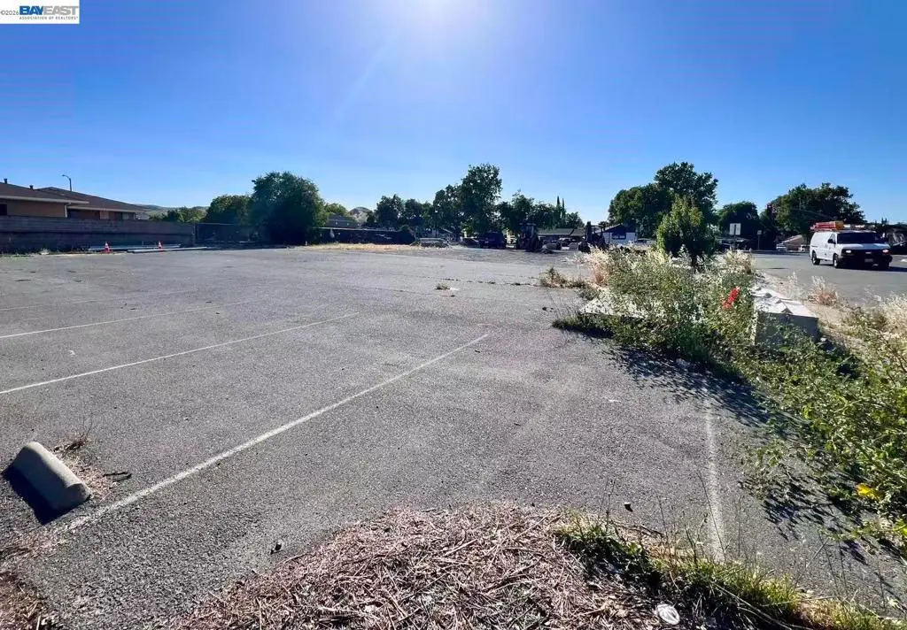 3745 Railroad Ave, Pittsburg, CA — listing photo 1