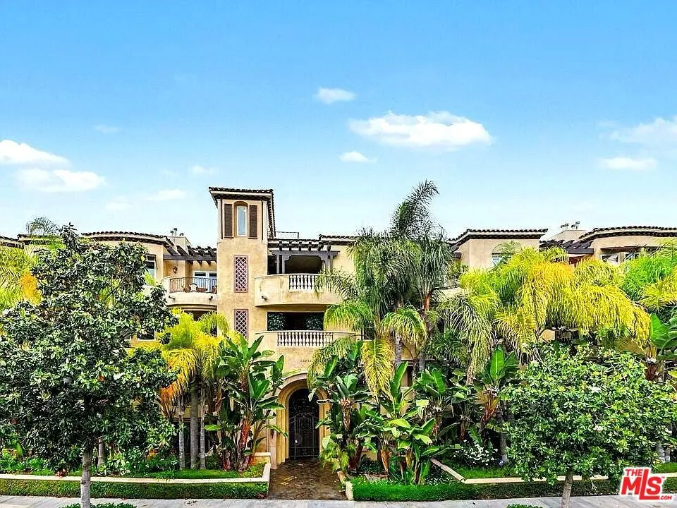 12021 Guerin Street 306, Studio City, CA — listing photo 1